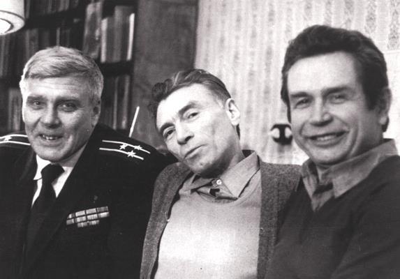 В. Конецкий с друзьями по Подготии. Начало 1980-х годов В. Конецкий с друзьями по Подготии. Начало 1980-х годов